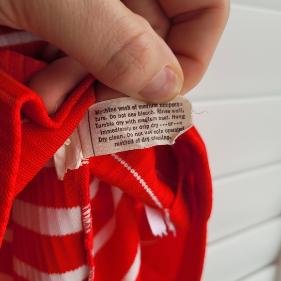Mod red and white striped tank top - vintage, size large - Picture 5 of 5